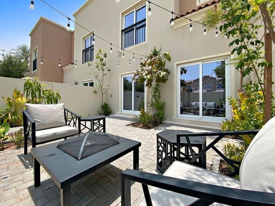 Luxe villa met airco in Dubai met drie slaapkamers Luxe villa met airco in Dubai met drie slaapkamers