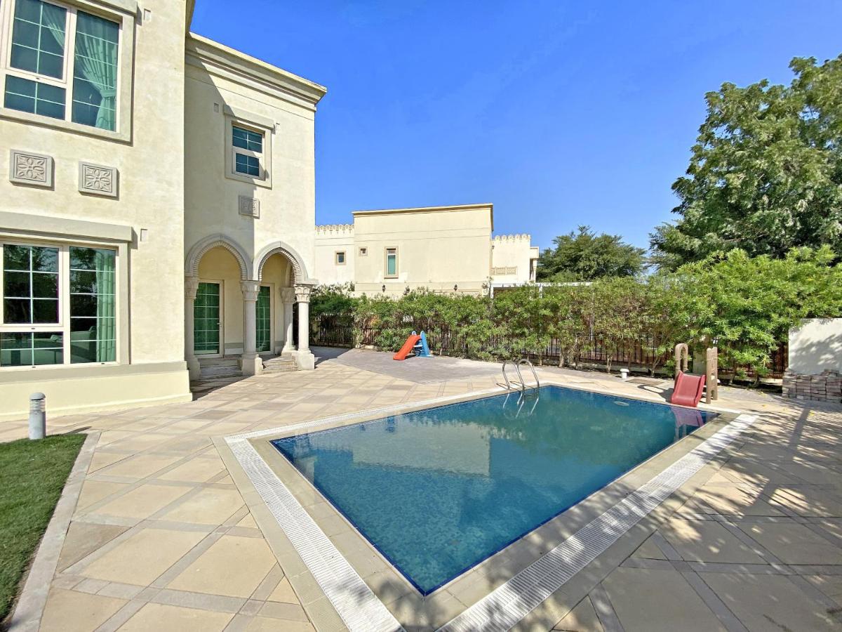 VayK - Amazing 5 Bedroom Villa with Private Pool, Dubai