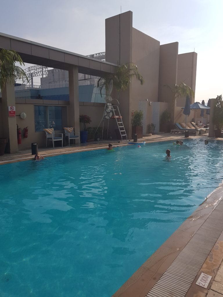 buitenzwembad Pullman Dubai Jumeirah Lakes Towers